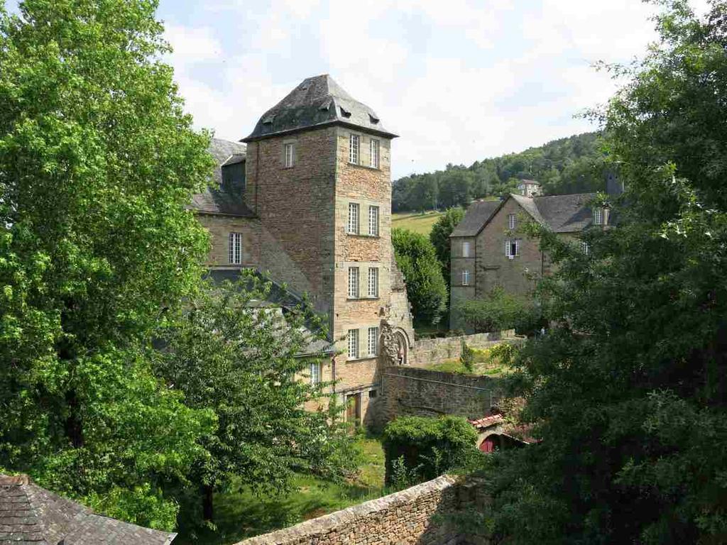 La Tour Aubazines Bagian luar foto